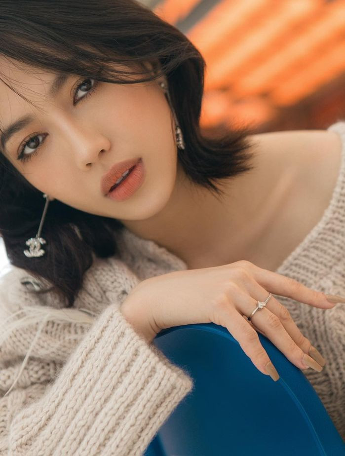 Đông Nhi đụng hàng Vbiz, mẹ một con chưa một lần lép vế - Hình 6 Dong Nhi dung hang Vbiz, me mot con chua mot lan lep ve-Hinh-6