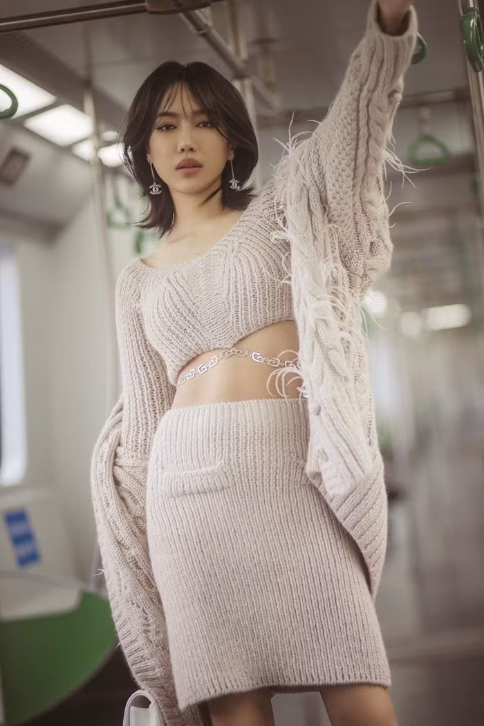 Đông Nhi đụng hàng Vbiz, mẹ một con chưa một lần lép vế - Hình 5 Dong Nhi dung hang Vbiz, me mot con chua mot lan lep ve-Hinh-5