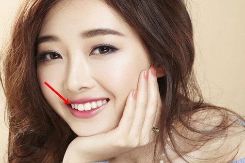 Nhìn tướng mạo của người phụ nữ có thể đoán biết phần nào số phận của người đó. Dưới đây là những nét tướng chứng tỏ phụ nữ ít phúc, vất vả cuộc đời. 