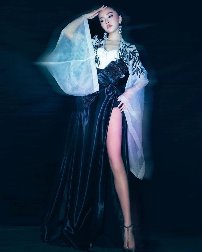 Bích Phương bật mí bí quyết sở hữu đôi chân cực phẩm đẹp không tỳ vết - Hình 3 Bich Phuong bat mi bi quyet so huu doi chan cuc pham dep khong ty vet-Hinh-3