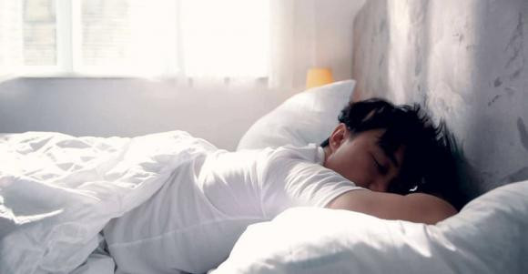 Co nhan khuyen tranh roi tinh trang 'nguoi ngu ba giac, mang mong hon giay'-Hinh-3