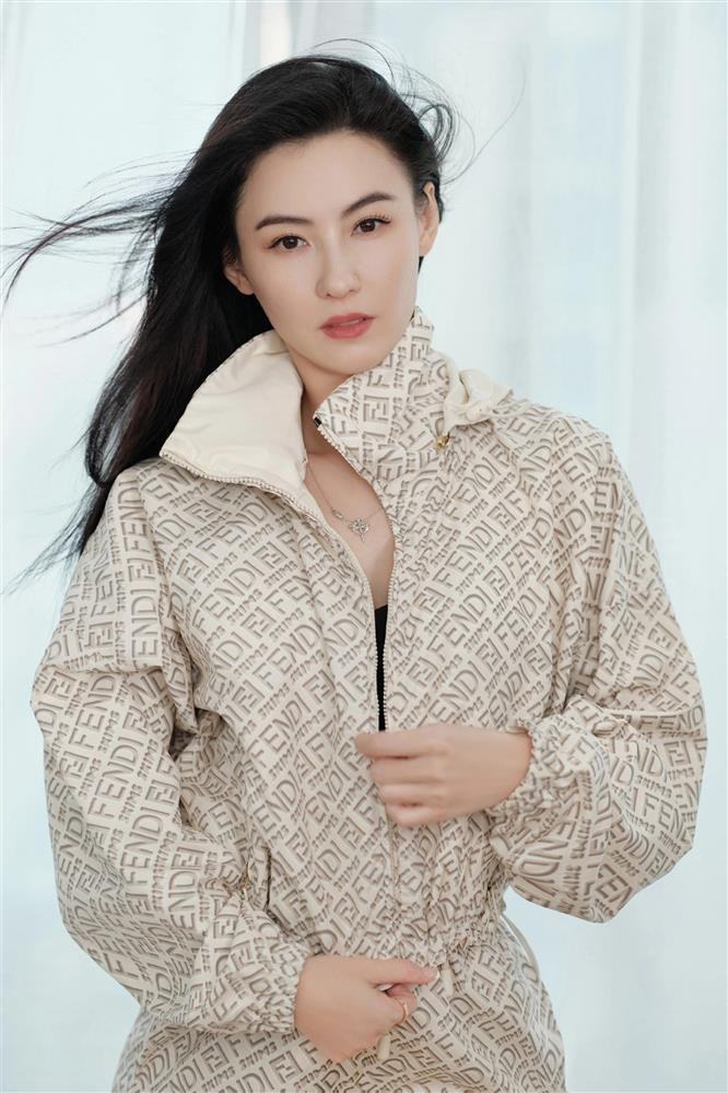 Truong Ba Chi bi kien, doi boi thuong 1,9 trieu USD