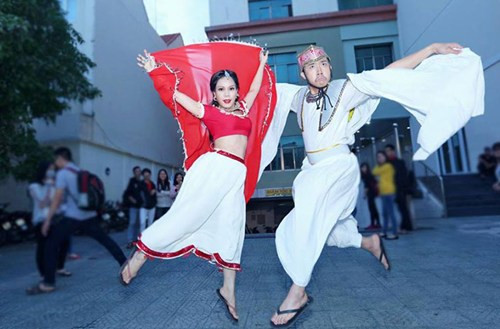 Cùng với Hoài Linh, Trấn Thành cũng là bạn diễn hợp cạ của Việt Hương.