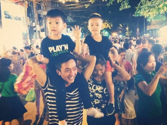 Được coi là bản sao của bố, Subeo giống Cường đô la như tạc, từ lông mày, đôi mắt đến cặp môi.