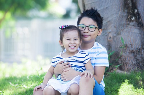 Hai thiên thần nhà ca sĩ Hoàng Bách.