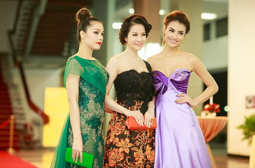 Ba người đẹp đọ sắc trong trang phục của NTK Hoàng Hải.
