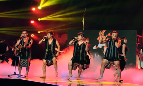 Tiết mục gây bức xúc của F Band.