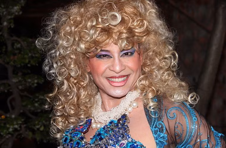 Diện bộ trang phục lòe loẹt, trang điểm cầu kỳ, Thanh Bạch bị cho là đang làm quá khi đảm nhận nhiệm vụ MC cho chương trình.