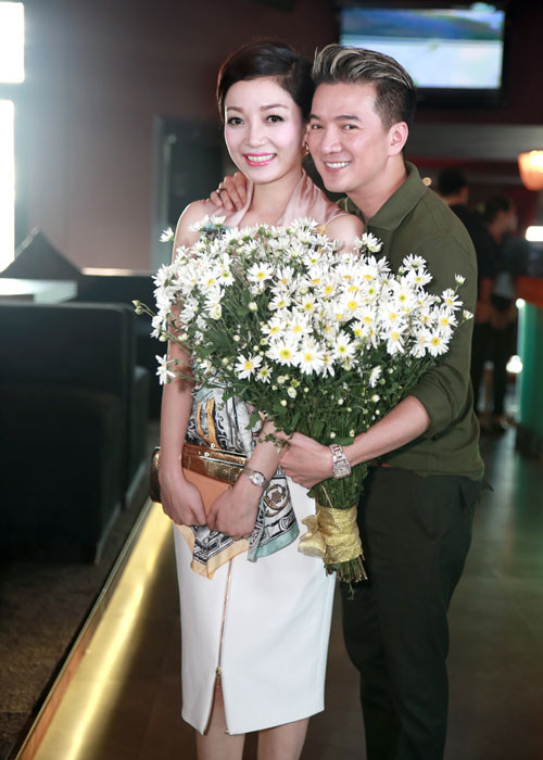 Mr Đàm và ca sĩ Phạm Thu Hà.