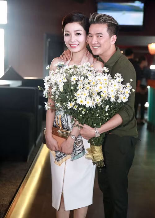 Mr Đàm và ca sĩ Phạm Thu Hà.
