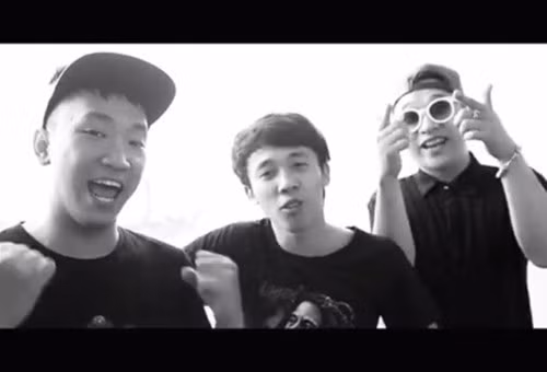 Điều đáng nói, sau khi nhận thêm mức phạt hành chính 5 triệu từ Thanh tra Bộ Văn hóa, nam ca sĩ đã có hành động thách thức cơ quan chức năng khi phát hành MV chính thức cho ca khúc này.