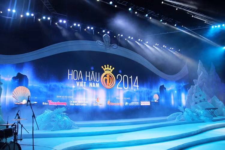 Sân khấu Hoa hậu Việt Nam 2014 được thiết kế lộng lẫy. Ảnh: Vũ Sơn.