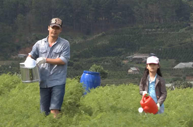 MC Phan Anh và con gái Bảo Anh.