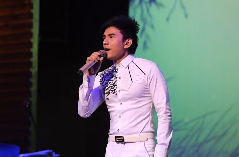 Ca sĩ Đan Trường biểu diễn trong đêm nhạc. Sau chương trình, ban tổ chức cũng quyết định trích 20 triệu tặng nghệ sĩ cải lương Trang Thanh Xuân, hiện cuộc sống của ông đang rất khó khăn, phải bán vé số mưu sinh.