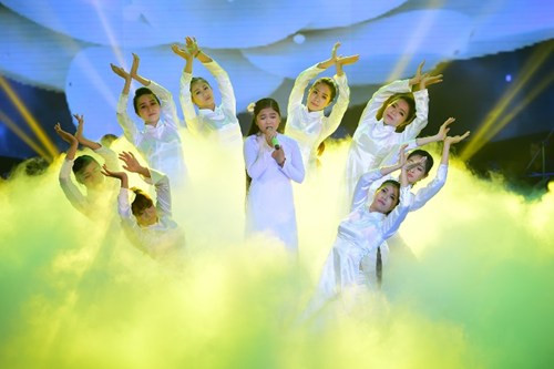 Thiện Nhân trong đêm bán kết.