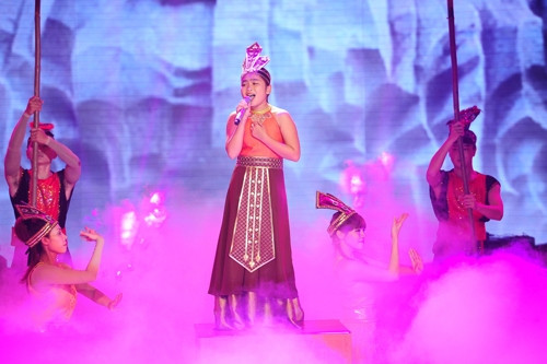 Thiện Nhân ngày càng chứng tỏ sự chuyên nghiệp trong các tiết mục biểu diễn.