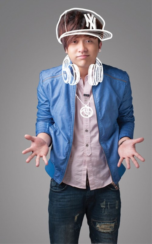 Tuy nhiên, dù xin lỗi, với những hành động phản cảm này Yanbi khó lấy lại được thiện cảm trong mắt công chúng. Đồng nghĩa với điều đó, sau hàng loạt các vụ ồn ào, không ít fan của chàng ca sĩ cũng phải ngán ngẩm lắc đầu rời bỏ thần tượng.