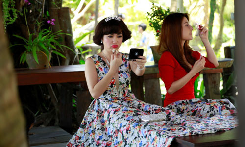 Lê Khánh và Diễm My trong phim.