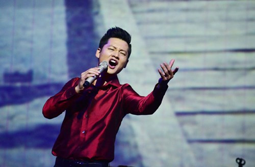 Ca sĩ Đức Tuấn góp mặt trong đêm nhạc. Thời gian qua, rất nhiều nghệ sĩ cũng đã lập nhóm quyên góp để ủng hộ cho Duy Nhân.