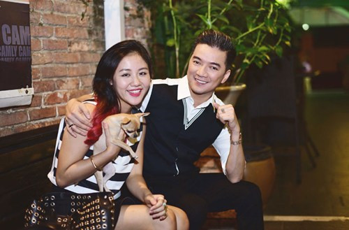 Còn ca sĩ Đàm Vĩnh Hưng, dù rất bận rộn chuẩn bị cho liveshow “Thương hoài ngàn năm 2” nhưng vẫn tổ chức nhiều đêm nhạc từ thiện để giúp cho Duy Nhân.