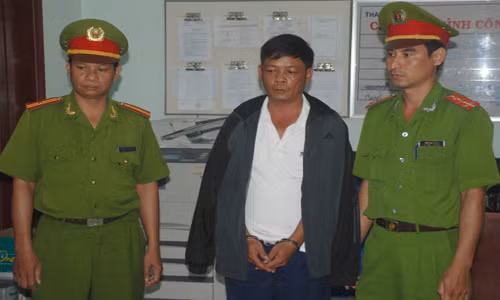 Cơ quan công an đọc lệnh bắt Lê Đình Trọng.