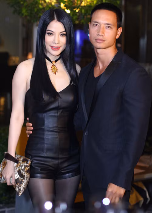 Ngay từ thời gian lùm xùm chuyện hôn nhân tan vỡ giữa Trần Bảo Sơn và Trương Ngọc Ánh, nữ diễn viên "Áo lụa Hà Đông" đã bị bắt gặp sánh bước cùng tài tử Việt kiều đến tham dự một sự kiện.