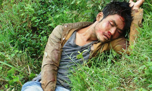 Tên Nguyễn Đức Anh bị người dân đánh ngất xỉu.