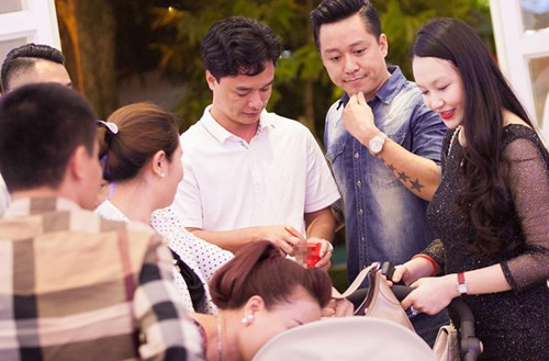 Sau khi kết hôn, Tuấn Hưng dành nhiều thời gian chăm lo cho gia đình. Anh cũng đắt show hơn và gây chú ý khi phát hành sản phẩm âm nhạc mới.