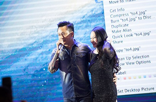 Vợ chồng Tuấn Hưng - Hương Baby hạnh phúc trong ngày đầy tháng con trai.