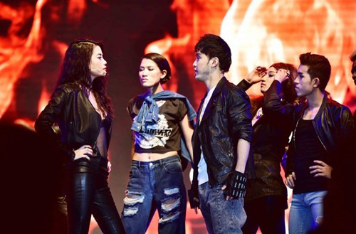 Trong chương trình, tái hiện lại màn “triệt hạ” Bình Kiểm (Ưng Hoàng Phúc) như trong phim “Hương Ga”, phần thể hiện đặc biệt của Trương Ngọc Ánh khiến cho khán giả hò hét không ngừng.