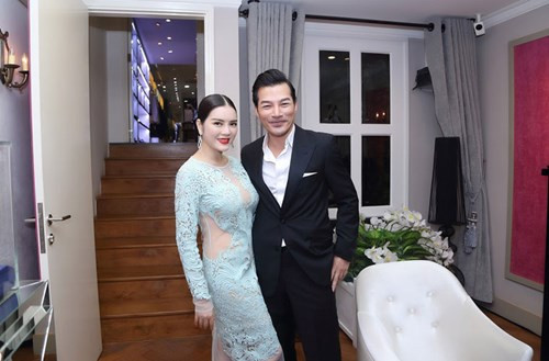 Cả hai chụp ảnh thân mật cùng nhau.