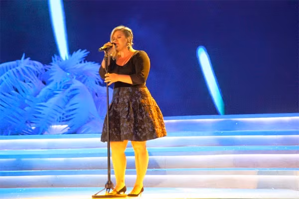 Kelly Clarkson trên sân khấu Hoa hậu Việt Nam 2014. Ảnh: Vũ Sơn.