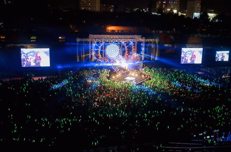 Mỹ Tâm lại giữ kỷ lục về số lượng khán giả góp mặt trong liveshow. Đêm nhạc "Heartbeat" của nữ ca sĩ diễn ra ngày 9/11/2014, tại SVĐ Quân khu 7, TP HCM thu hút đến 35.000 fan đến tham dự.