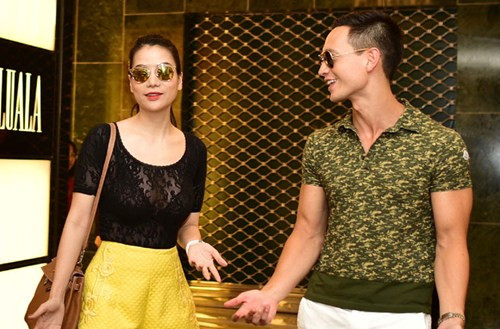 Tùng Hero của “Hương Ga” chia sẻ, từ khi về Việt Nam anh có nhiều cơ hội tham dự các sự kiện thời trang và điện ảnh. Đây là lần thứ hai anh xuất hiện tại "Elle Fashion Show" và anh luôn ấn tượng với những sản phẩm của các nhà thiết kế trẻ Việt Nam.