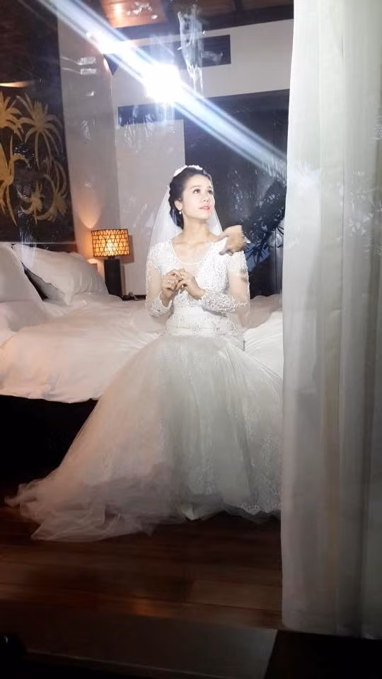 Chiều qua (17/12), lễ cưới của Nhật Kim Anh và chú rể Bảo Lộc đã diễn ra tại nhà thờ Chợ Quán, TP. HCM.