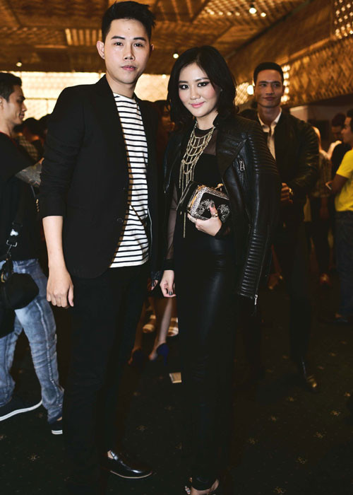 Thời gian gần đây, Văn Mai Hương đang chuẩn bị quay MV mới để phát hành cùng single "Mona Lisa" - bài hát mà nhạc sĩ Châu Đăng Khoa đã viết riêng cho cô. Đồng thời nữ ca sĩ sẽ phát hành album mới vào đầu năm mới.