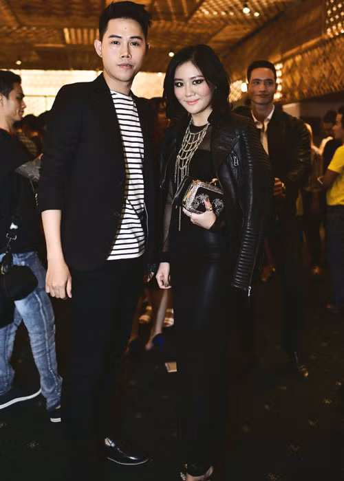 Thời gian gần đây, Văn Mai Hương đang chuẩn bị quay MV mới để phát hành cùng single "Mona Lisa" - bài hát mà nhạc sĩ Châu Đăng Khoa đã viết riêng cho cô. Đồng thời nữ ca sĩ sẽ phát hành album mới vào đầu năm mới.