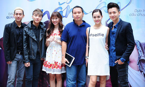 Vợ chồng Quang Huy - Quỳnh Anh và các diễn viên "Chàng trai năm ấy".