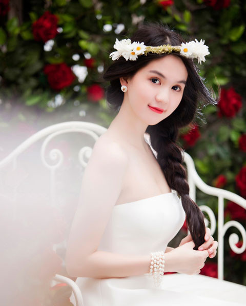 Cát-sê của Ngọc Trinh thuộc hàng khủng nhất nhì showbiz Việt. Trong một bài phỏng vấn gần đây, ông bầu Khắc Tiệp đã bất ngờ chia sẻ về giá cát-sê của Ngọc Trinh không bao giờ ký hợp đồng dưới 10.000 USD.