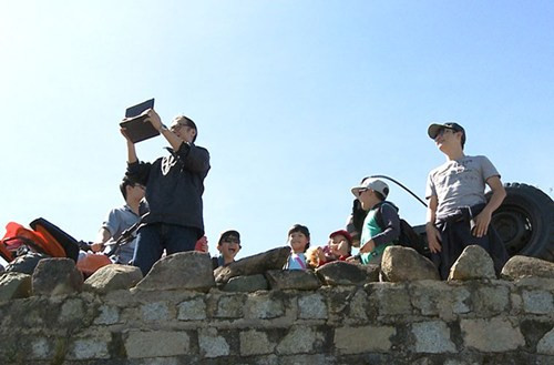 Đến khi được đặt chân đến thành phố Đà Lạt xinh đẹp, cậu bé và các bạn đã vô cùng thích thú và hào hứng.