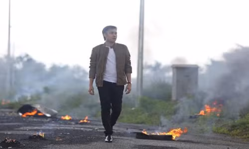 Dương Triệu Vũ tái hiện tai nạn máy bay thảm khốc. (Ảnh: Khoa Nguyễn)