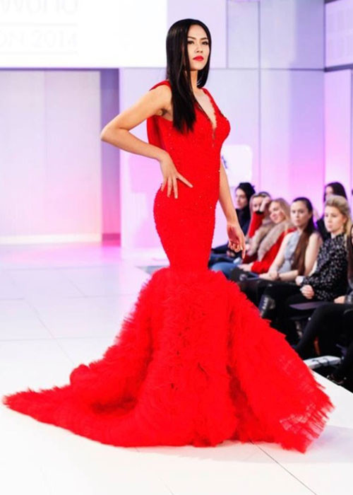 Nguyễn Thị Loan lộng lẫy trong phần thi catwalk.