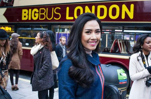 Trên facebook, người đẹp chia sẻ: "Tôi đã không thể tin nổi là mình được xướng tên và khi đứng trong top 25 yên ổn, nhìn lên khắp khán đài tôi đã rớm nước mắt và phải cố kìm lại để không khóc ngon lành. Không phải vì đó là một thành tích gì lớn lao quá mà bởi vì lâu lắm rồi tôi lại được thấy tên đất nước mình được vang lên tại đấu trường sắc đẹp này. Và tôi đã là người có được may mắn làm điều đó...".