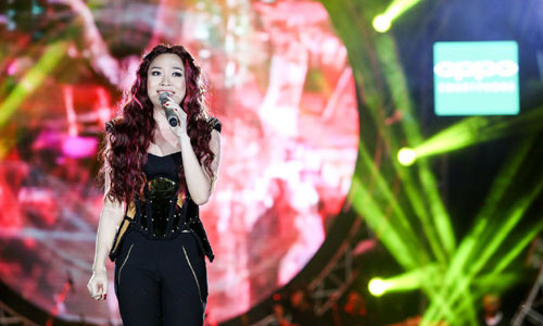 Mỹ Tâm trong liveshow "Heartbeat".
