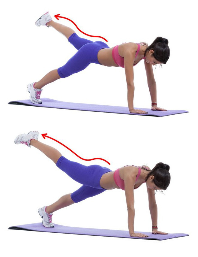  4. Plank nâng chân: Bài tập này giúp cơ hông và lưng dưới của bạn linh hoạt hơn. Hãy thực hiện chúng để khởi động trước buổi tập chính. Ảnh: Brightside.