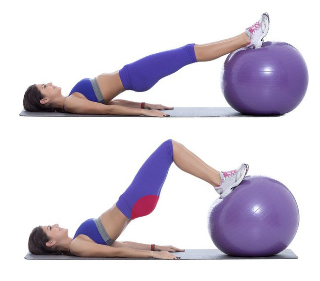  6. Bài tập với bóng: Khi thực hiện các động tác này, bạn nên chú ý giữ lưng thẳng, hóp bụng, đặt trọng lực ở bả vai và bàn chân. Ảnh: Brightside.