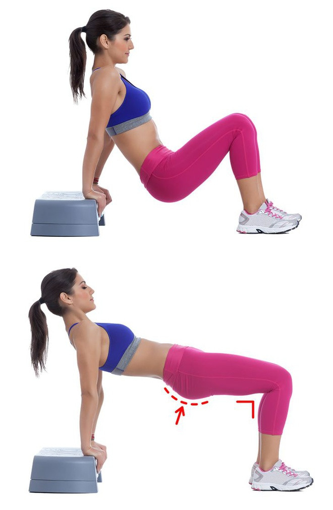  2. Nâng hông bằng plank ngược: Động tác này nhắm vào cơ bụng, lưng và vòng 3. Bắt đầu ở tư thế plank ngược với 2 tay chống ra phía sau. Tiếp theo, giữ thẳng tay, nâng hông khỏi sàn, đồng thời tạo đường thẳng từ ngực đến chân. Khi vận động cơ thể ở tư thế vuông góc, bạn nên hóp bụng, tăng trọng lực vào mông và bắp chân. Ảnh: Brightside.