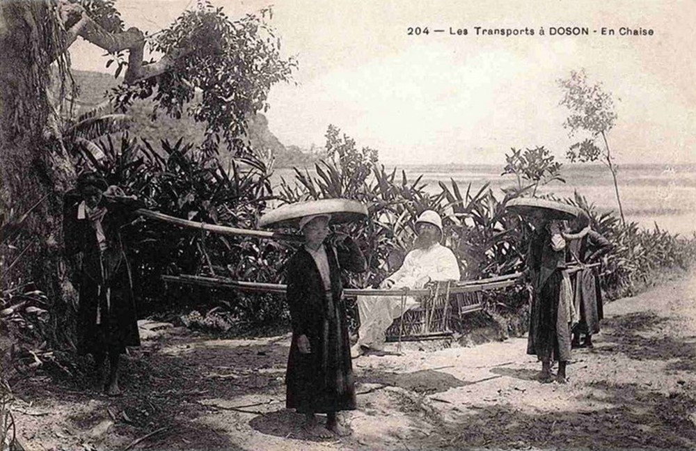 Do phải trả công cho nhiều người khiêng, ghế kiệu là thứ phương tiện đi lại đắt đỏ, người bình thường hầu như không có cơ hội sử dụng.