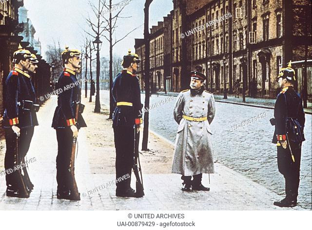 Nhóm lính này tin là thật và nghe lệnh chỉ huy của Voigt tiến về thành phố tự trị Köpenick bằng đường sắt. Khi đến Köpenick, hắn cấp cho mỗi người một khoản tiền nho nhỏ để động viên rồi ra lệnh đánh chiếm Tòa thị chính của thành phố.