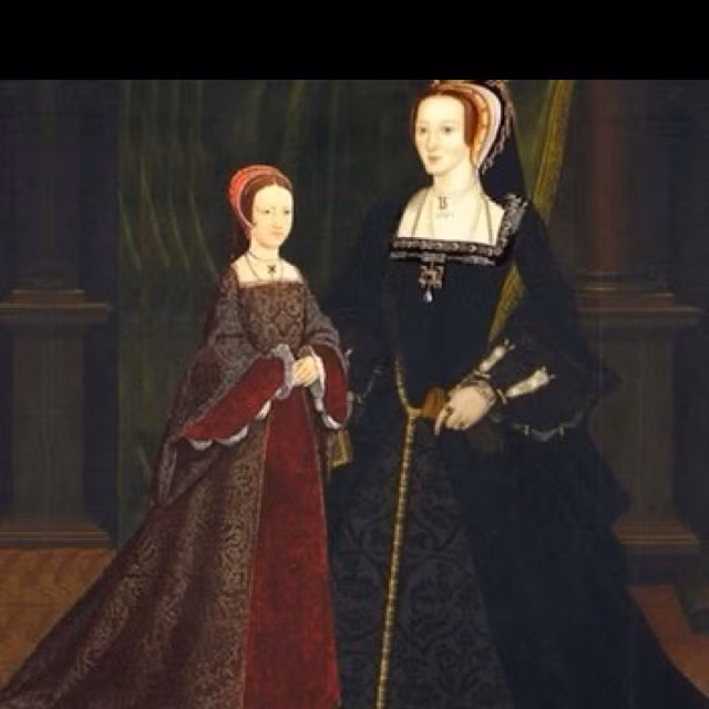 Ngày 7/9 cùng năm, bà hạ sinh một con gái, mà tương lai chính là nữ hoàng Elizabeth I. Điều này khiến vua Henry rất thất vọng vì ông mong mỏi một đứa con trai để kế thừa. Dẫu vậy, vua vẫn yêu thương Elizabeth và hi vọng tiếp vào Anne.